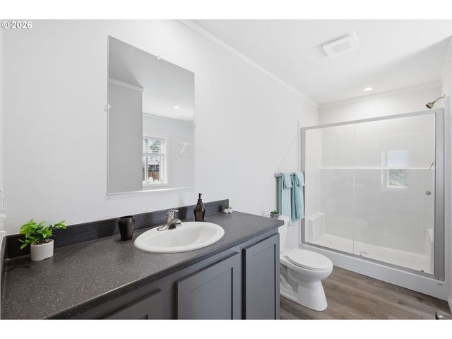 1547 A St, Springfield, OR 97477