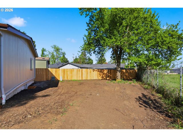 1547 A St, Springfield, OR 97477