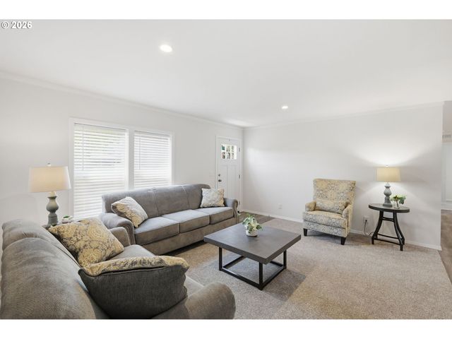 1547 A St, Springfield, OR 97477