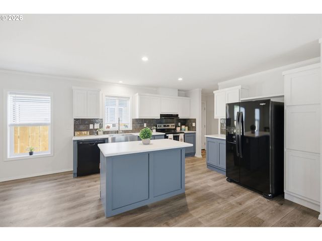 1547 A St, Springfield, OR 97477