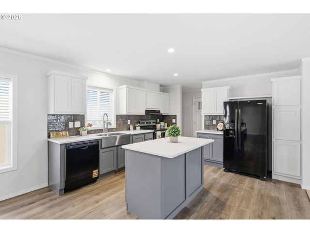 1547 A St, Springfield, OR 97477