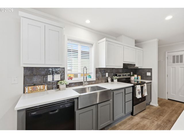 1547 A St, Springfield, OR 97477