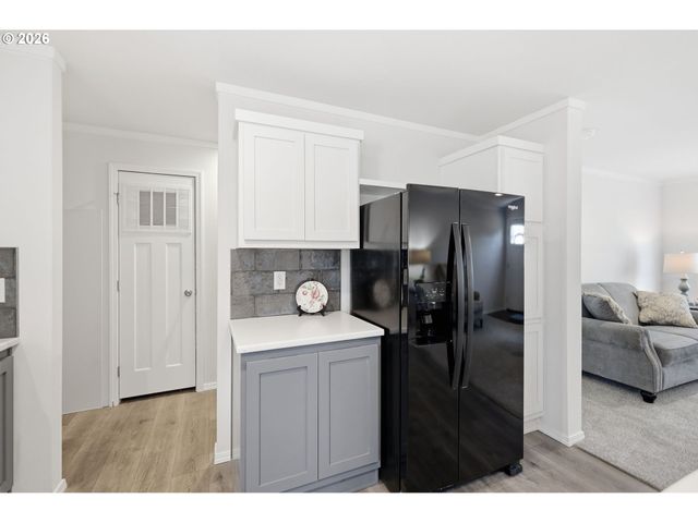 1547 A St, Springfield, OR 97477