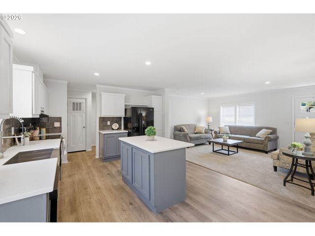 1547 A St, Springfield, OR 97477