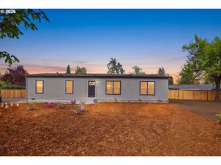 1547 A St, Springfield, OR 97477