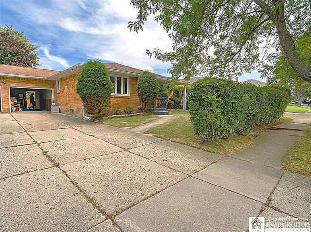 118 Audet Drive, Cheektowaga, NY 14227