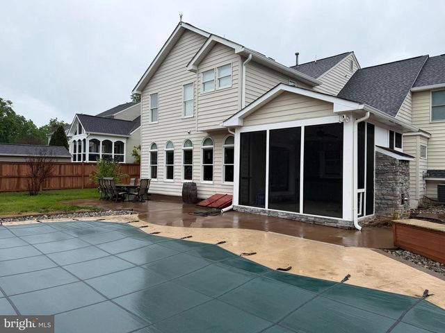 8238 SUNSET DR, Manassas, VA 20110