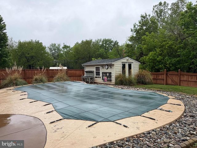 8238 SUNSET DR, Manassas, VA 20110