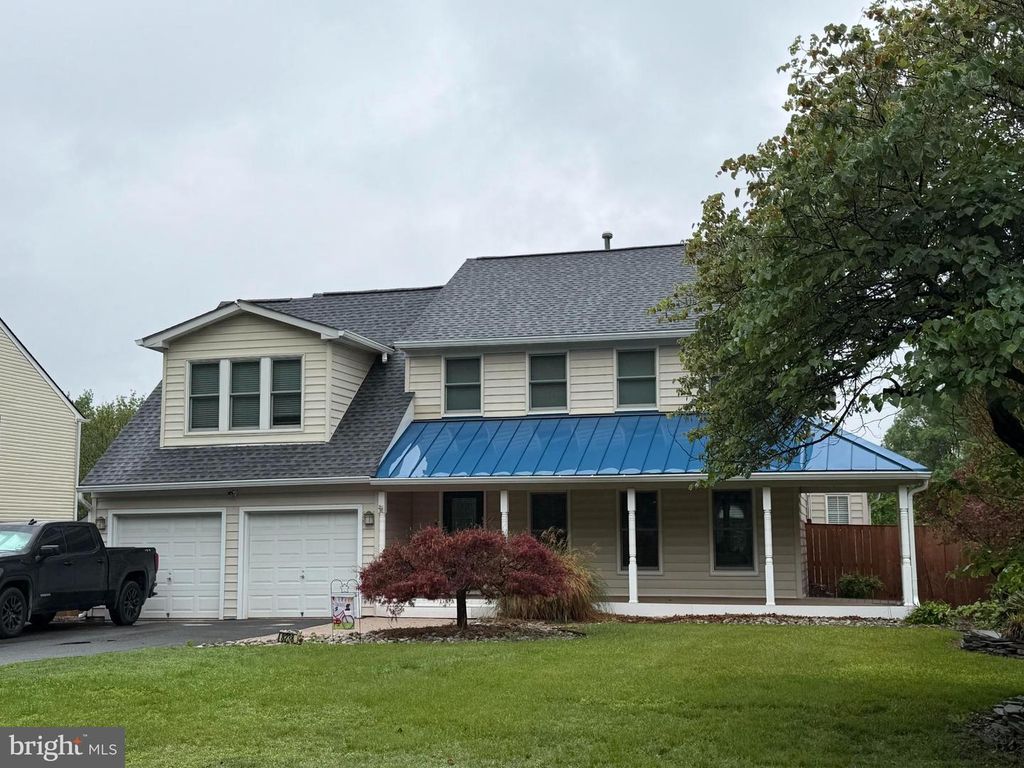 8238 SUNSET DR, Manassas, VA 20110