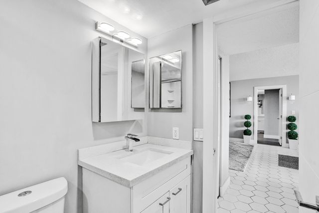 3701 N Country Club Drive 605, Aventura, FL 33180
