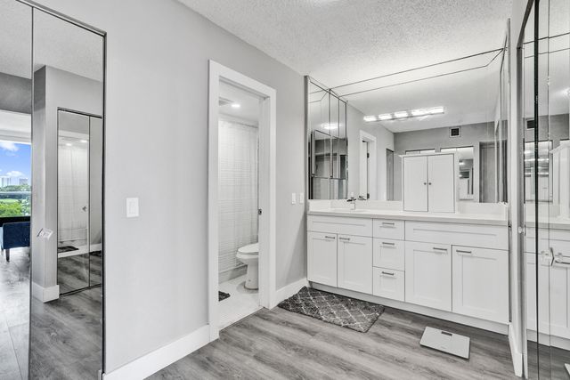3701 N Country Club Drive 605, Aventura, FL 33180