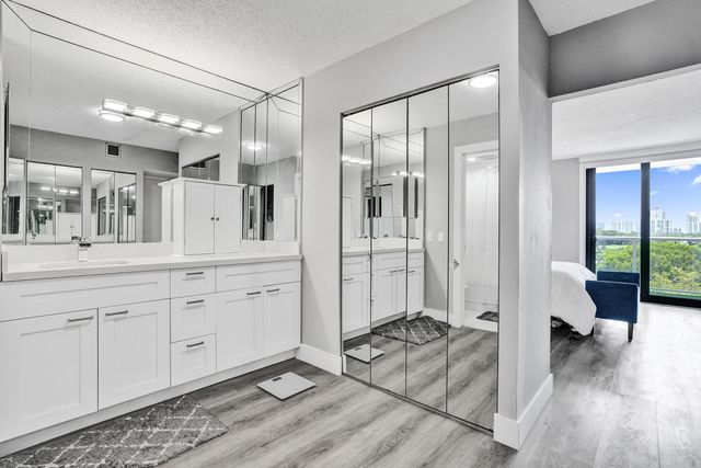 3701 N Country Club Drive 605, Aventura, FL 33180