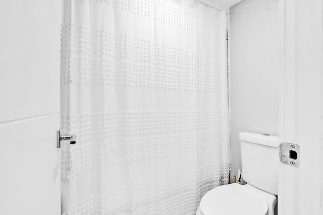3701 N Country Club Drive 605, Aventura, FL 33180