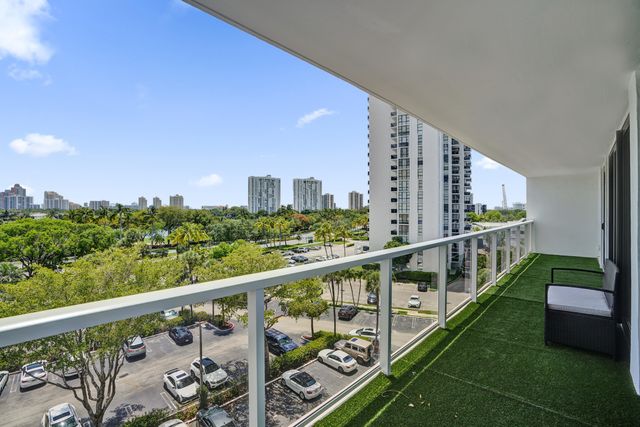3701 N Country Club Drive 605, Aventura, FL 33180