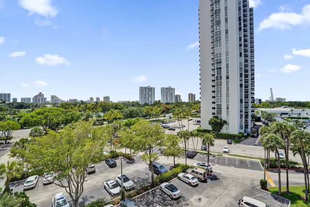 3701 N Country Club Drive 605, Aventura, FL 33180