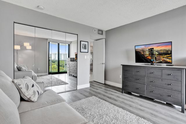 3701 N Country Club Drive 605, Aventura, FL 33180