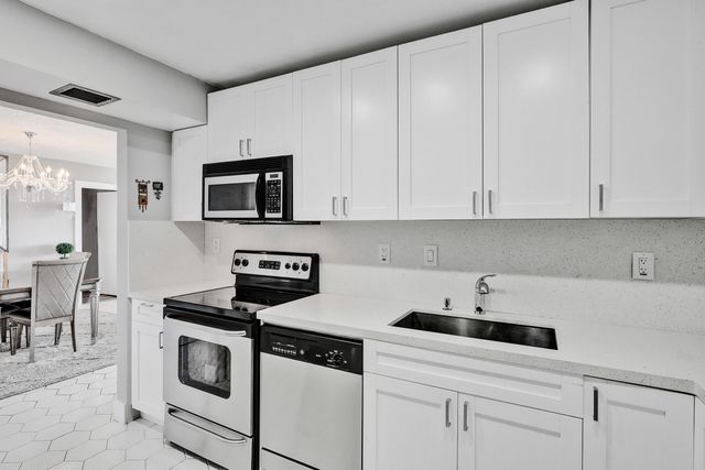 3701 N Country Club Drive 605, Aventura, FL 33180
