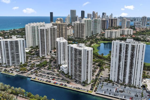 3701 N Country Club Drive 605, Aventura, FL 33180