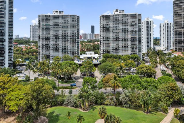 3701 N Country Club Drive 605, Aventura, FL 33180