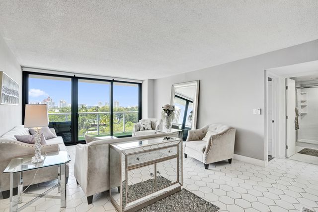 3701 N Country Club Drive 605, Aventura, FL 33180