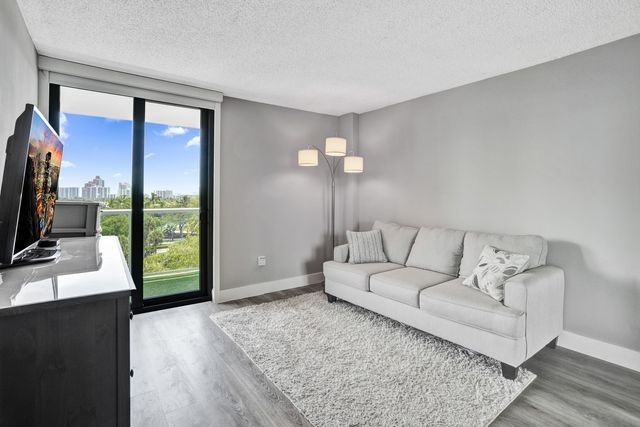 3701 N Country Club Drive 605, Aventura, FL 33180