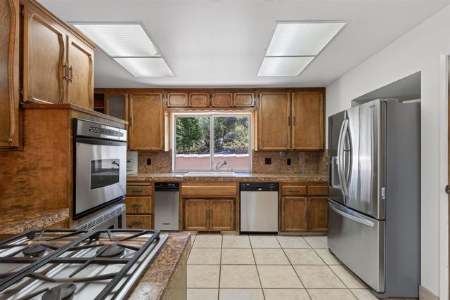 655 Secret Town Ln, Colfax, CA 95713