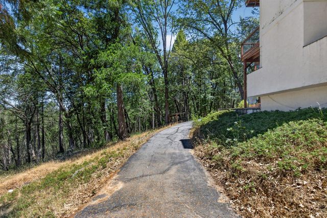 655 Secret Town Ln, Colfax, CA 95713