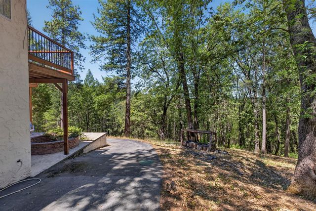 655 Secret Town Ln, Colfax, CA 95713