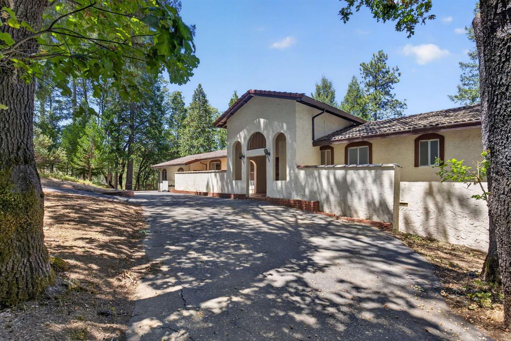 655 Secret Town Ln, Colfax, CA 95713