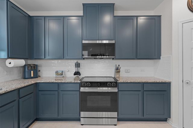 212 Katie Elder DR, Jarrell, TX 76537