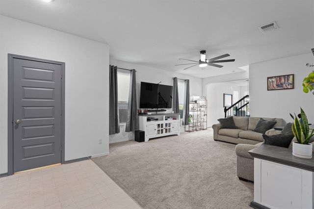 212 Katie Elder DR, Jarrell, TX 76537