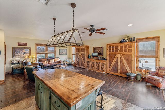 232 N Stoneleigh Road, Center Point, TX 78010