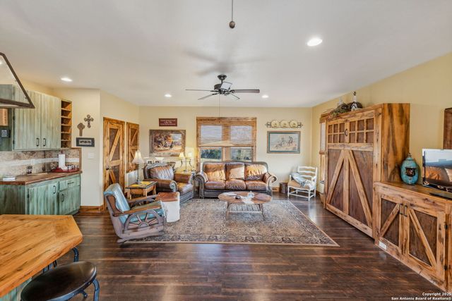 232 N Stoneleigh Road, Center Point, TX 78010