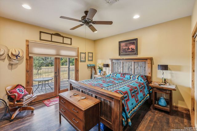 232 N Stoneleigh Road, Center Point, TX 78010