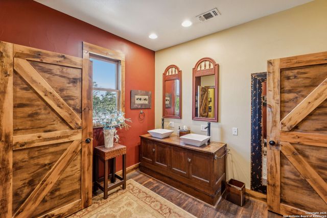 232 N Stoneleigh Road, Center Point, TX 78010