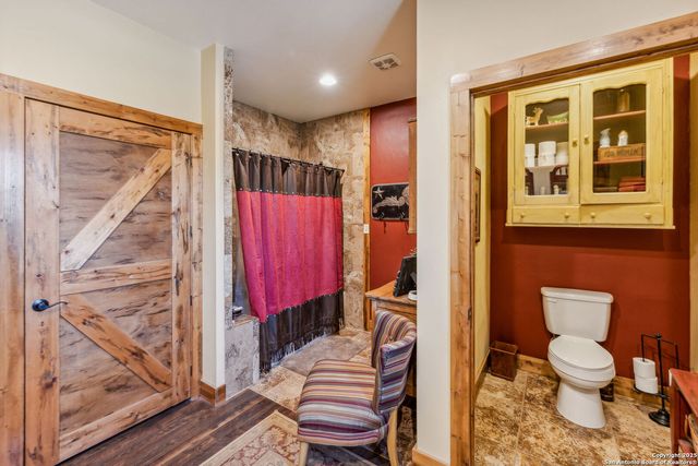 232 N Stoneleigh Road, Center Point, TX 78010