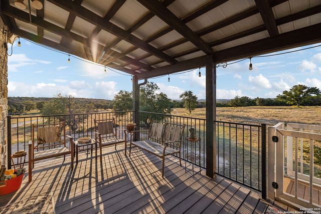 232 N Stoneleigh Road, Center Point, TX 78010