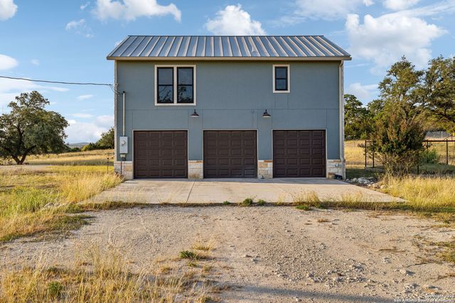 232 N Stoneleigh Road, Center Point, TX 78010
