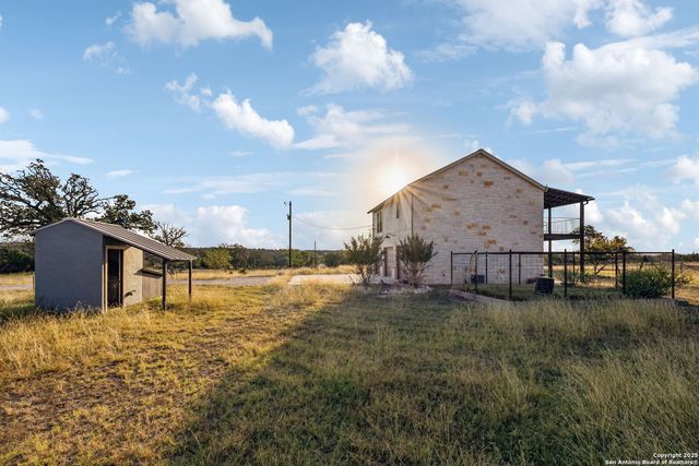 232 N Stoneleigh Road, Center Point, TX 78010