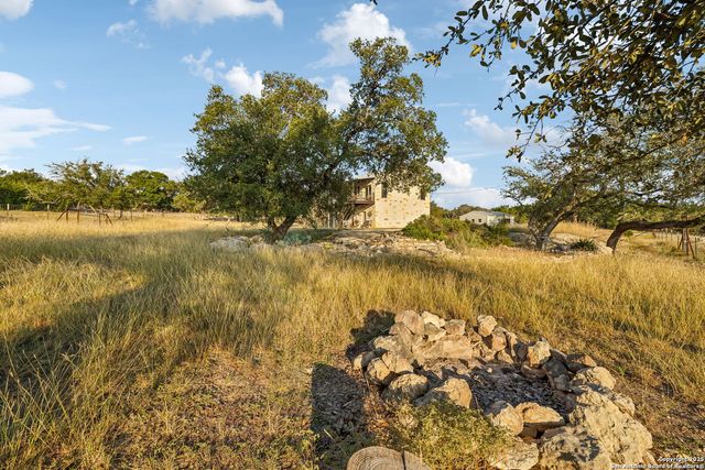 232 N Stoneleigh Road, Center Point, TX 78010