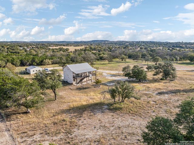 232 N Stoneleigh Road, Center Point, TX 78010
