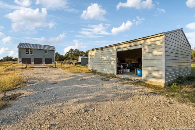 232 N Stoneleigh Road, Center Point, TX 78010