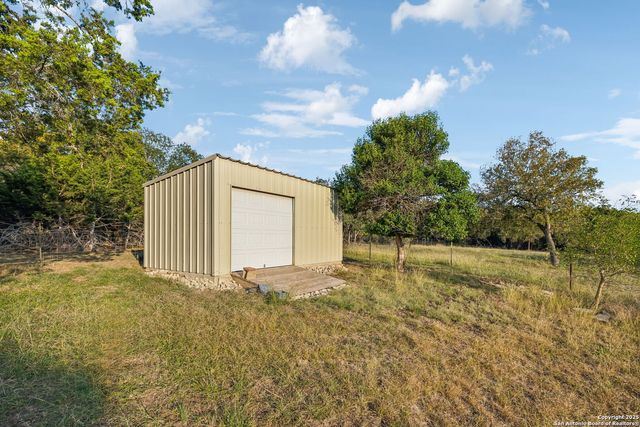 232 N Stoneleigh Road, Center Point, TX 78010