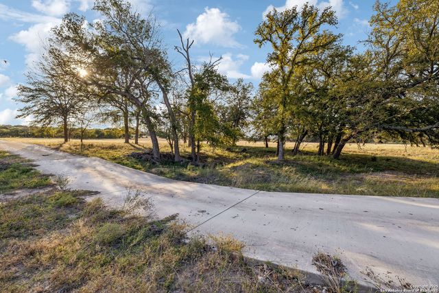 232 N Stoneleigh Road, Center Point, TX 78010
