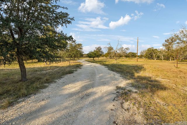 232 N Stoneleigh Road, Center Point, TX 78010