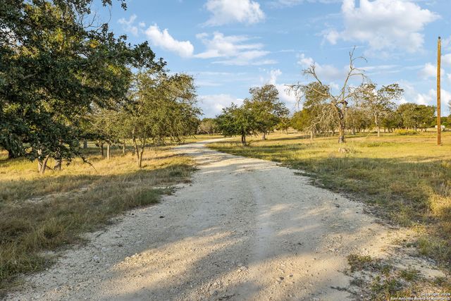 232 N Stoneleigh Road, Center Point, TX 78010