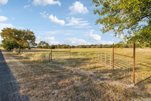 232 N Stoneleigh Road, Center Point, TX 78010