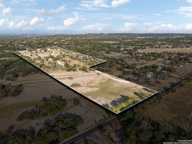 232 N Stoneleigh Road, Center Point, TX 78010