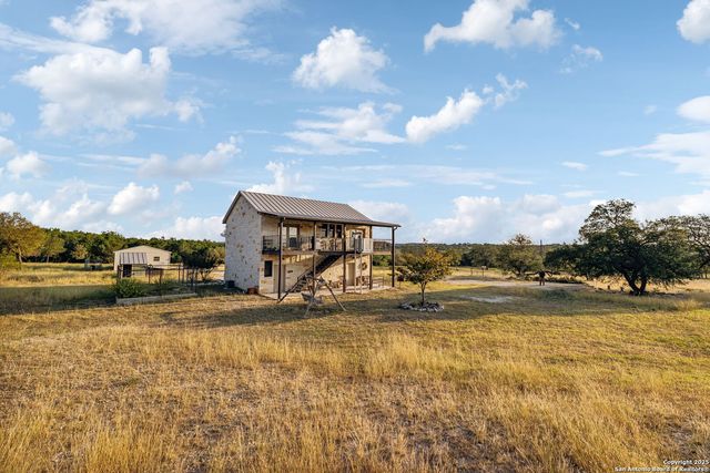 232 N Stoneleigh Road, Center Point, TX 78010