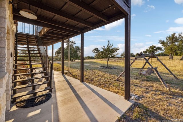 232 N Stoneleigh Road, Center Point, TX 78010
